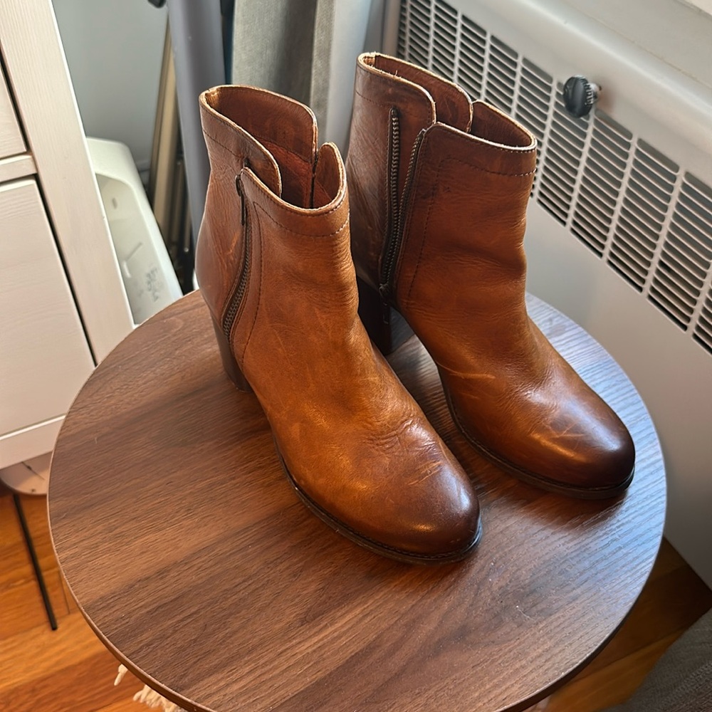 EUC Frye Addie ankle Boots